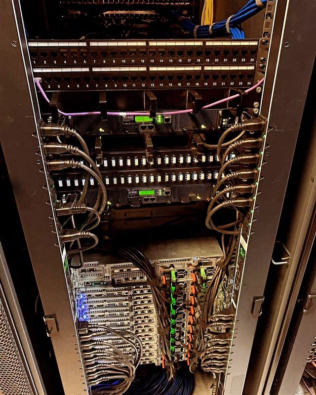 Data center rack
